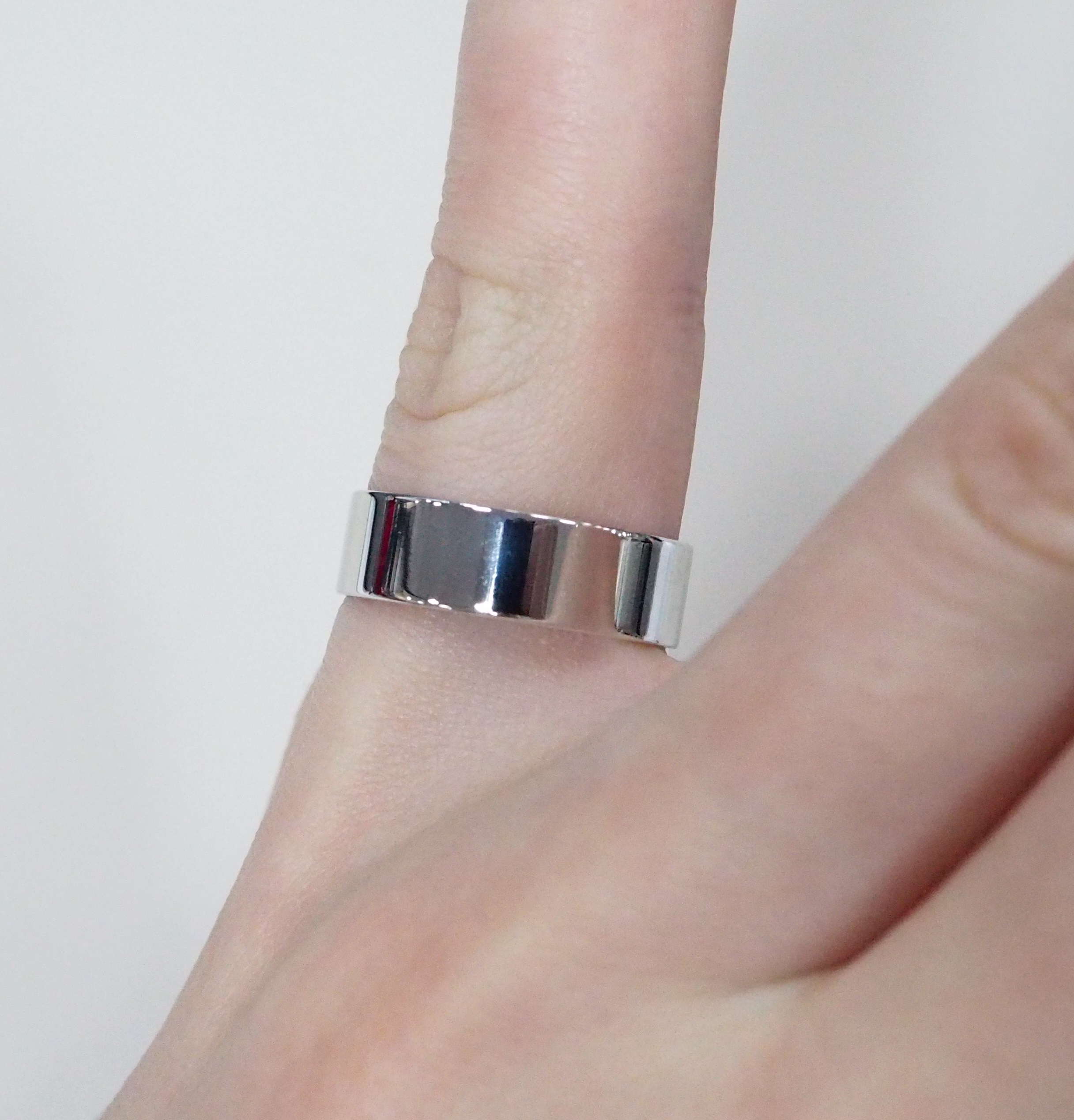 Серебряное кольцо 925 пробы;